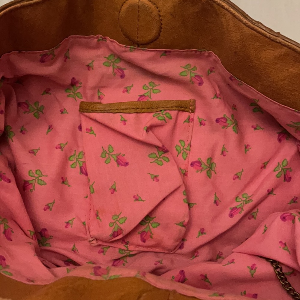 Vintage Betsy Johnson handbag - gorgeous worn leather super fun pink interior - Picture 8 of 12